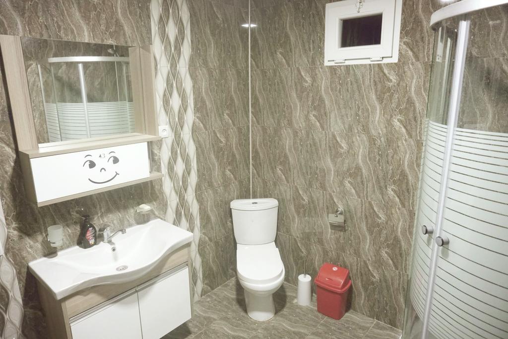 Zestafoni Guesthouse Zedafoni מראה חיצוני תמונה